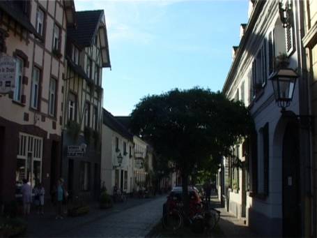 Krefeld-Linn : Historischer Stadtkern, Rheinbabenstraße